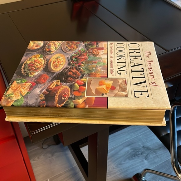 The Creative Cooking  hardcover 607 Page with full size coloured pictures - Picture 2 of 7